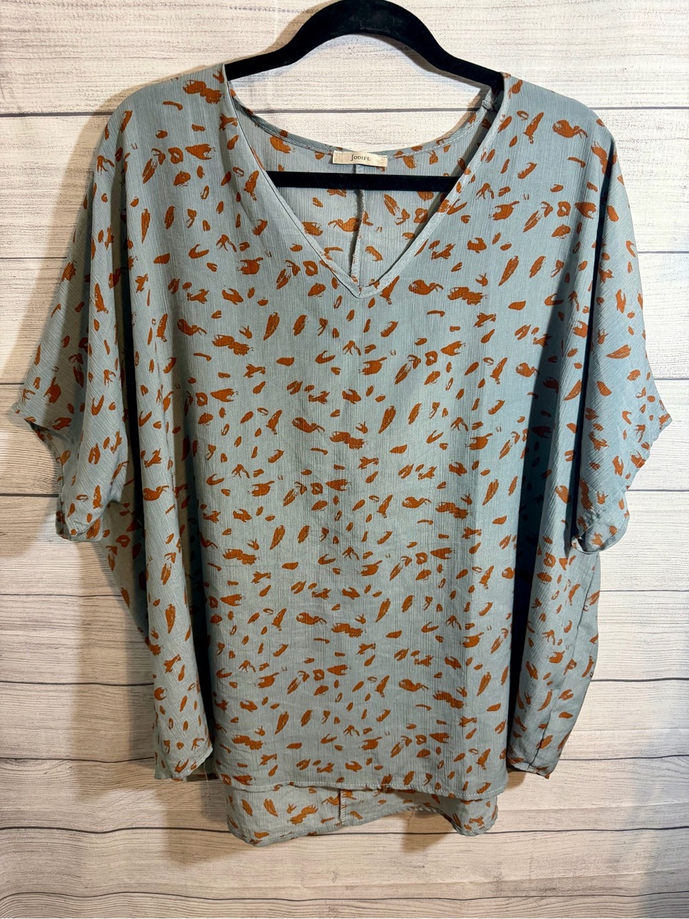 JODIFL Light Blue V-Neck Tunic with Rust Leaf Print